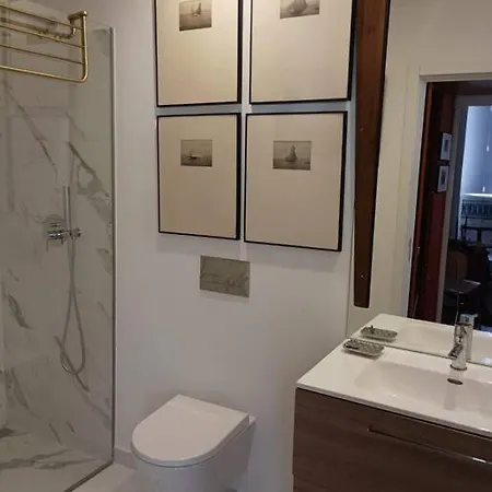 Art, Tiles And Wood By Unique Hosts شقة
